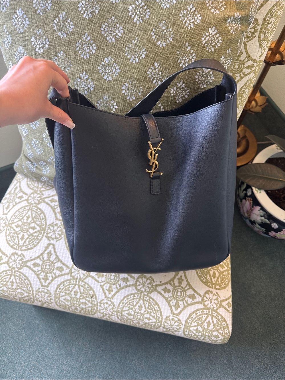 Saint Laurent Le 5 À 7 Large YSL Shoulder Bag in Grain Leather